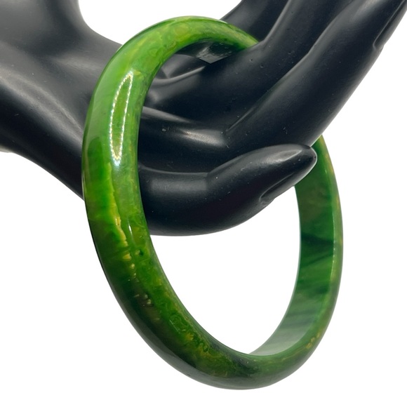 Vintage 1960’s Spinach Green marbled Bakelite Bangle Bracelet